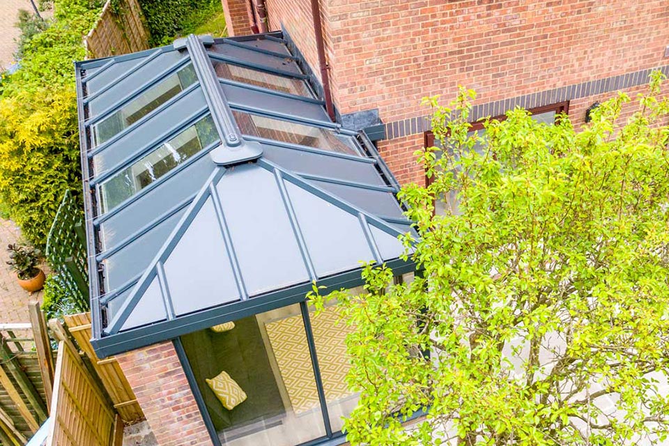 Transform Your Conservatory With A New Roof – Top Signs Your Conservatory Roof Needs Replacing